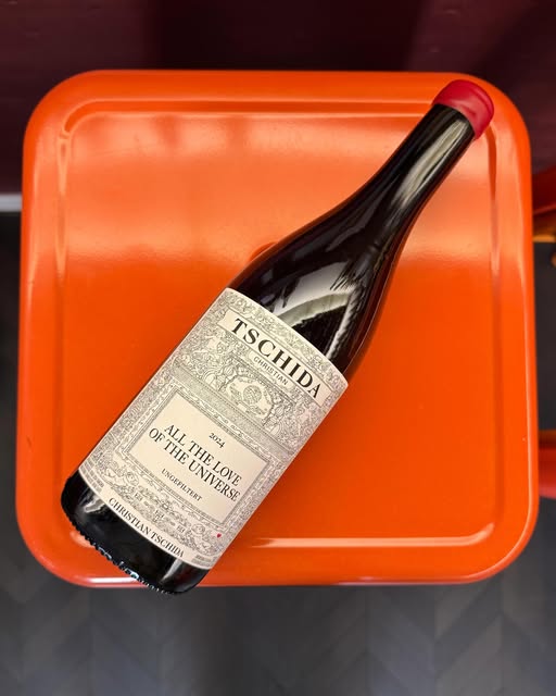 Bottiglie di vino di Christian Tschida sul tavolo di Sciccherie